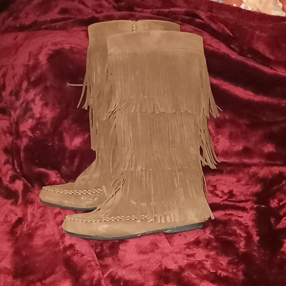 Boots - Picture 3 of 3
